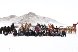 蒙古冬季駱駝及旅客合照