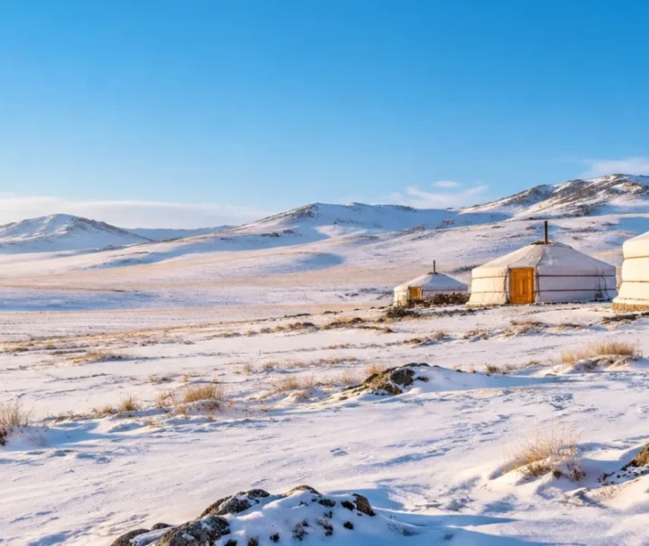 蒙古冬季蒙古包營地示意圖 / AI-generated winter ger-camp illustration